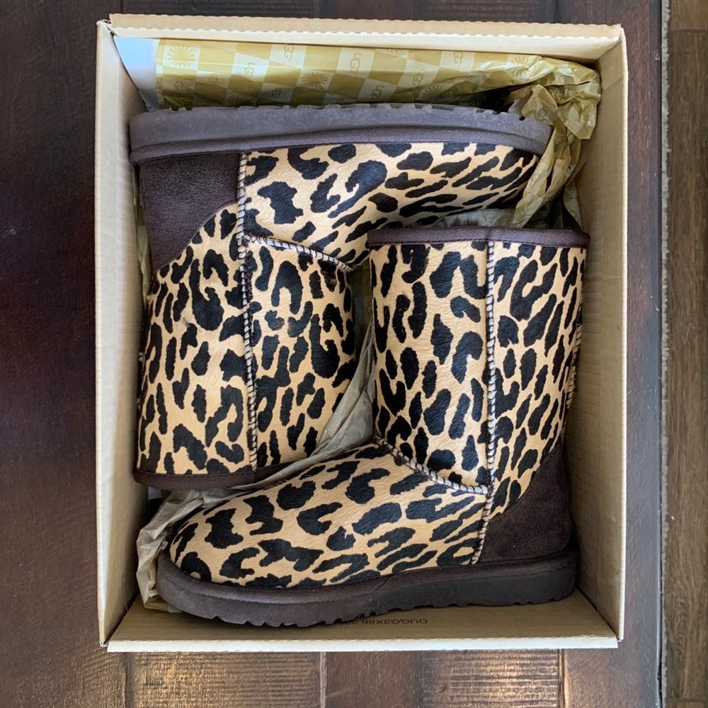 UGG boots - new womens 6 (cheetah)